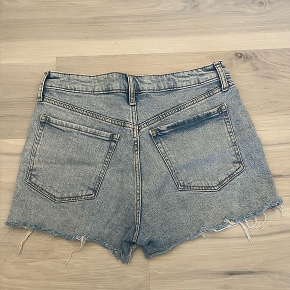 Women’s Old Navy Jean Shorts - Picture 3 of 3